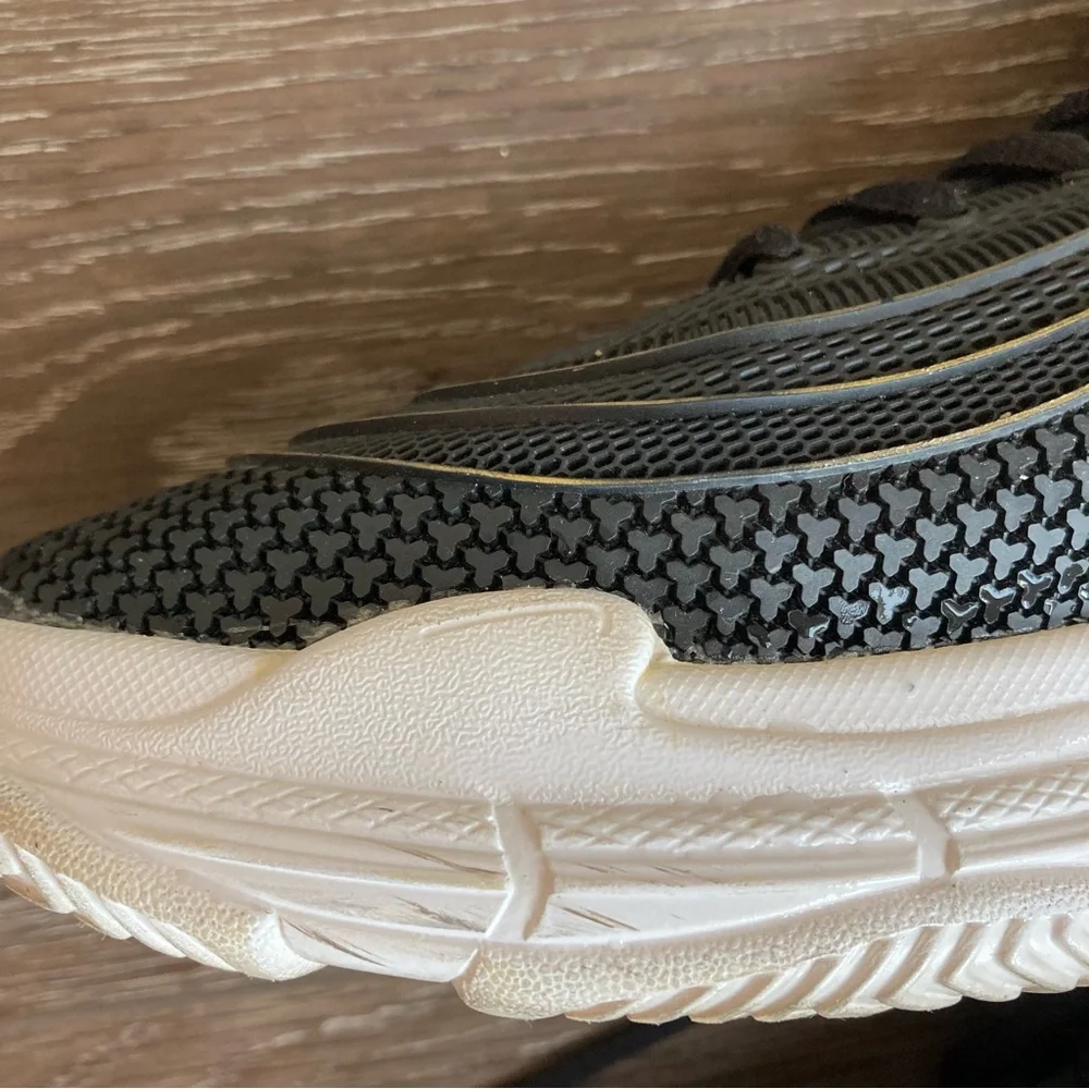Steven By Steve Madden Massey Black and Gold Sneaker Sneaker Size 9